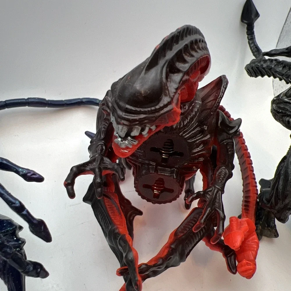 Alien Action Figures Set of 3 in Assorted Colors
